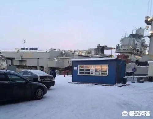 挪威护卫舰被撞沉和俄罗斯航母被砸出大洞相比谁更尴尬？对此你怎么看？