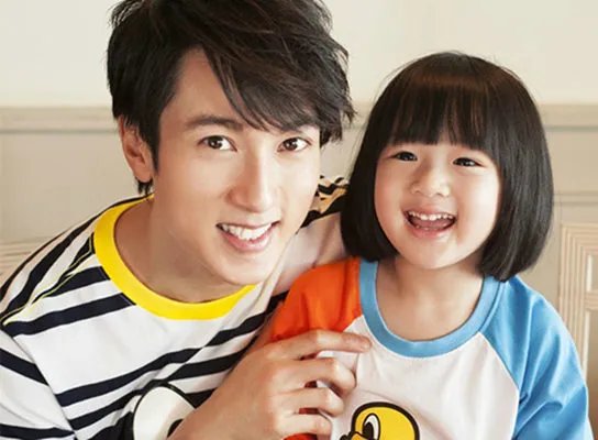 吴尊女儿内内照片展示  长相甜美可爱与爸爸似兄妹