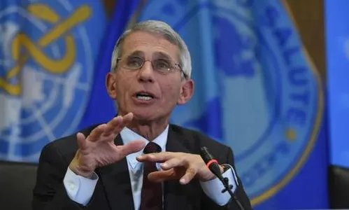 美国疫情当下，“抗疫队长”福奇为何被白宫边缘化？