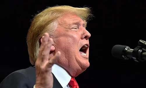 美国疫情当下，“抗疫队长”福奇为何被白宫边缘化？