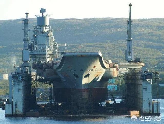 挪威护卫舰被撞沉和俄罗斯航母被砸出大洞相比谁更尴尬？对此你怎么看？