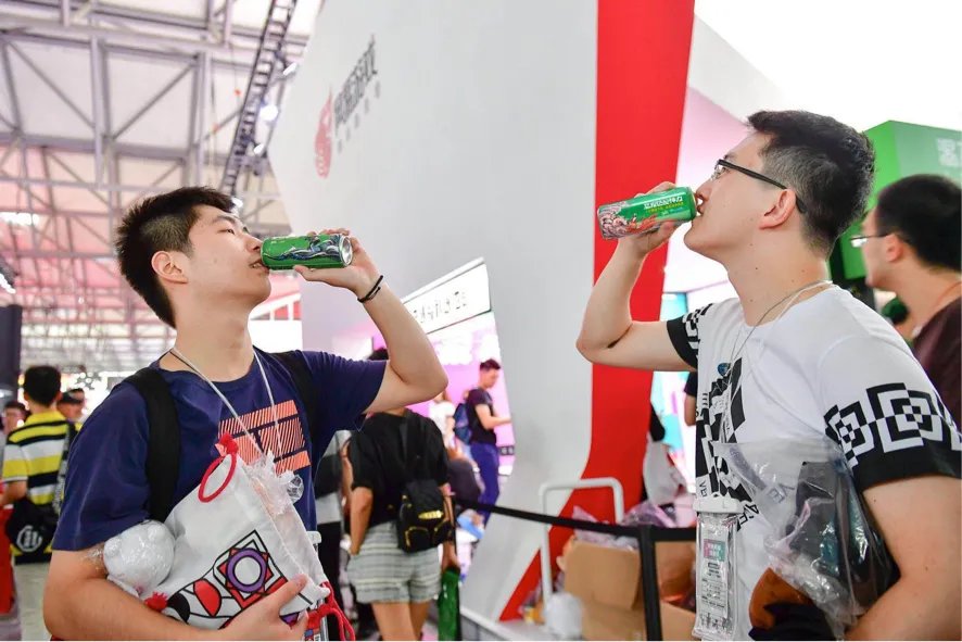 真情实感送福利!奇遇俱乐部CJ大型福利泳池受热捧