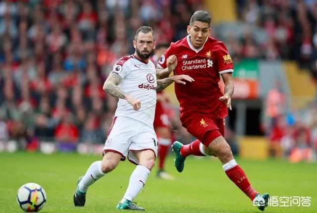 世界足坛有哪些著名的防守型前锋？