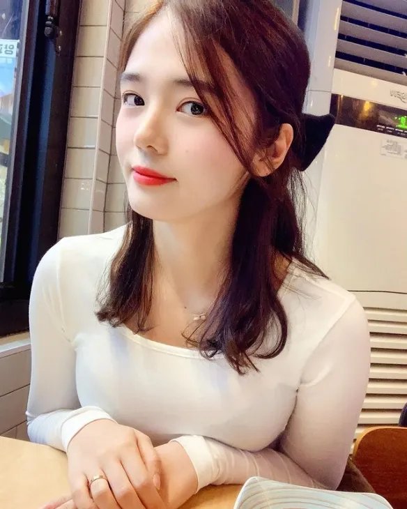 想被治疗！南韩清纯小护士YuJu：工作服下的白皙欧派！