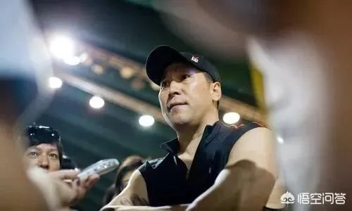 谌龙无缘亚运会羽毛球男单四强竟还说没有遗憾，遭央视主持人沙桐怒怼，对此你怎么看？