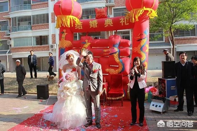 先登记结婚好还是先办婚礼好？