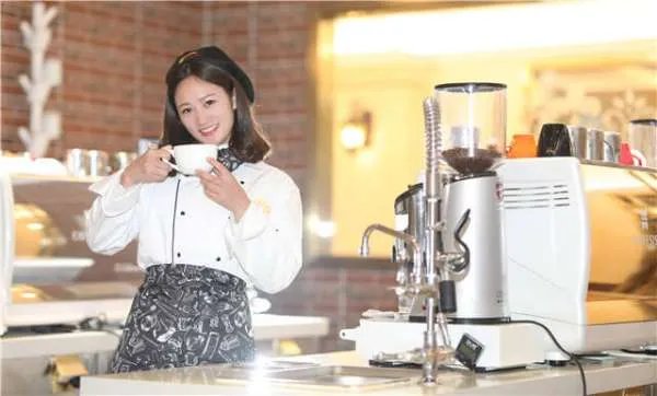 西点师去学校好，还是实体店好