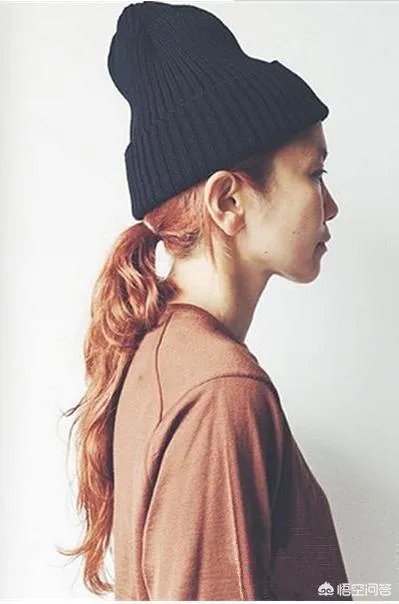 戴帽子的发型扎法？