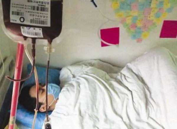 大二学生被雷击中，为什么需要全身换血？