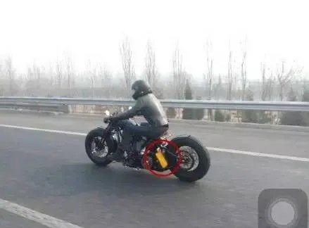 冯绍峰晒了个帅气的照片，结果摊上大事了！