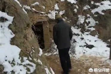 如何看待现代版愚公移山，河南老汉耗时七年掘洞百米深挖出水井？