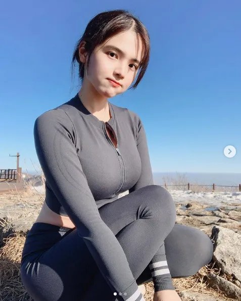 想被治疗！南韩清纯小护士YuJu：工作服下的白皙欧派！