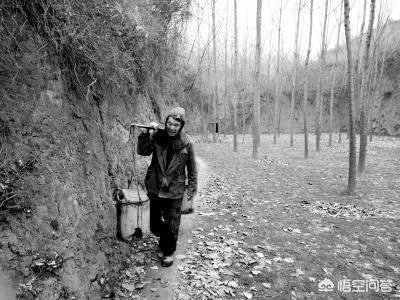 如何看待现代版愚公移山，河南老汉耗时七年掘洞百米深挖出水井？