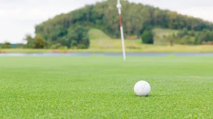 高尔夫球场有几个球洞