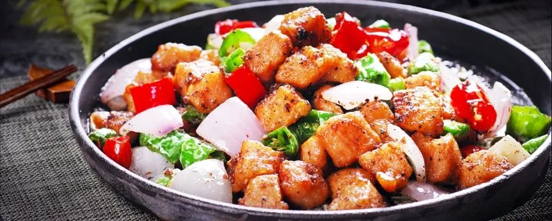 宫保鸡丁中的宫保指的是什么 宫保鸡丁中的宫保是指什么东西