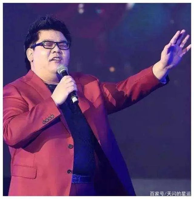 盲人杨光从万人捧到万人踩，背后到底经历了什么呢？