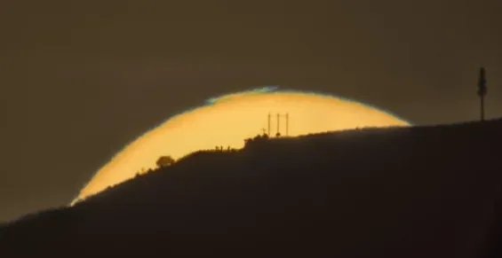 福建平潭现罕见太阳绿闪，当地气象局如何解释此现象？