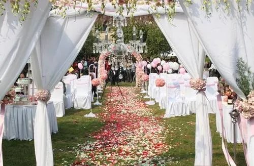 结婚现场怎么布置 2017年结婚场地推荐