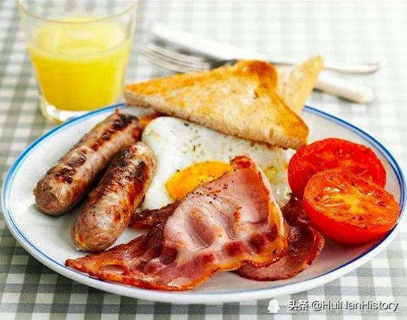 美剧中的外国人一顿饭只吃了个三明治就行了，他们饭量真的那么小吗？