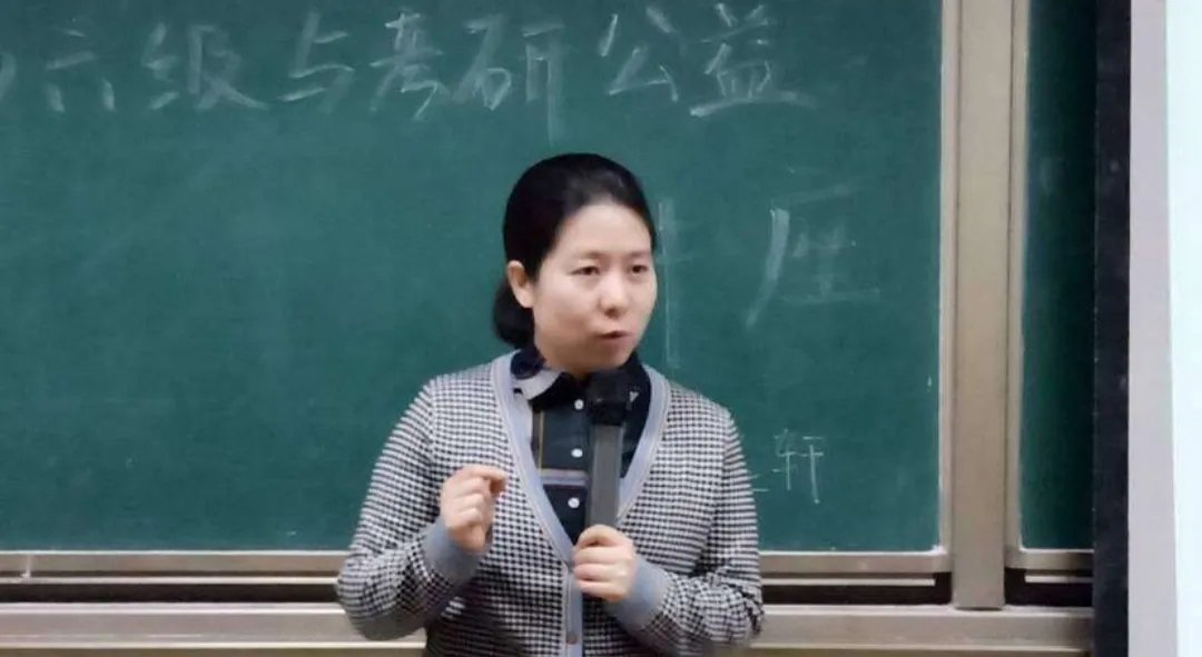 大学老师硬核喊停教室外施工,对于老师的做法你赞同吗?