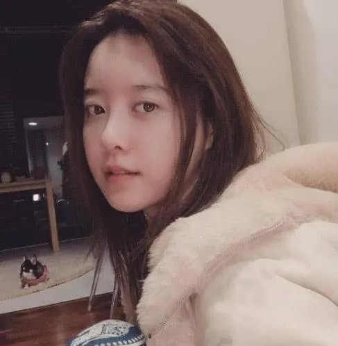 具惠善短发造型嫩如学生妹：谁能看出这是34岁的女人