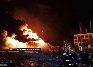 广西一男子发“轰炸收费站”特效视频被拘十天，这样的处罚合理吗？