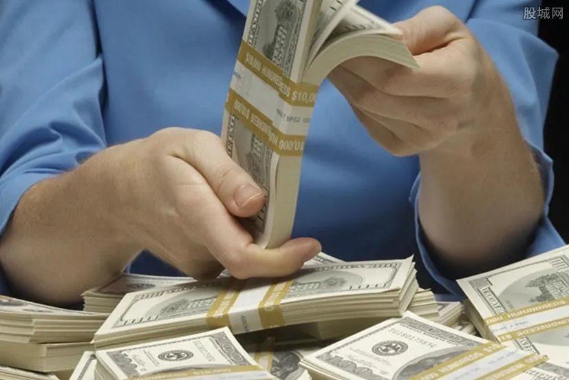 冯小刚总资产多少亿 冯小刚的老婆是谁