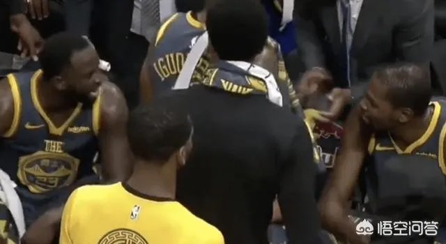 杜兰特偷袭卡佩拉，毫无巨星风范，网友怒喷欺软怕硬，对此你怎么看？