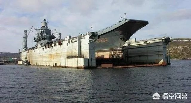 挪威护卫舰被撞沉和俄罗斯航母被砸出大洞相比谁更尴尬？对此你怎么看？