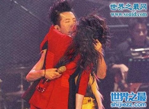 吴莫愁和哈林结婚照曝光，相差31岁的师生恋 