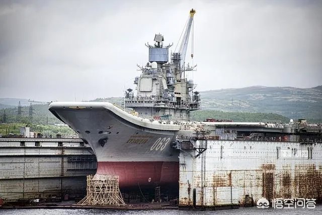 挪威护卫舰被撞沉和俄罗斯航母被砸出大洞相比谁更尴尬？对此你怎么看？