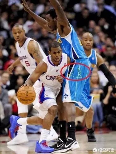 杜兰特偷袭卡佩拉，毫无巨星风范，网友怒喷欺软怕硬，对此你怎么看？