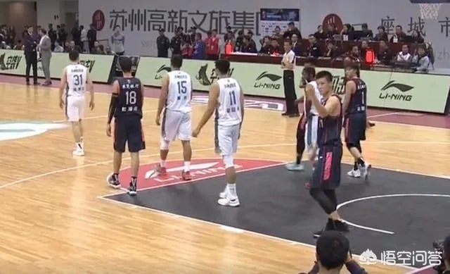 CBA开出新赛季第一张罚单，周鹏停赛一场，难道江苏主场就不应该对其进行处罚吗？