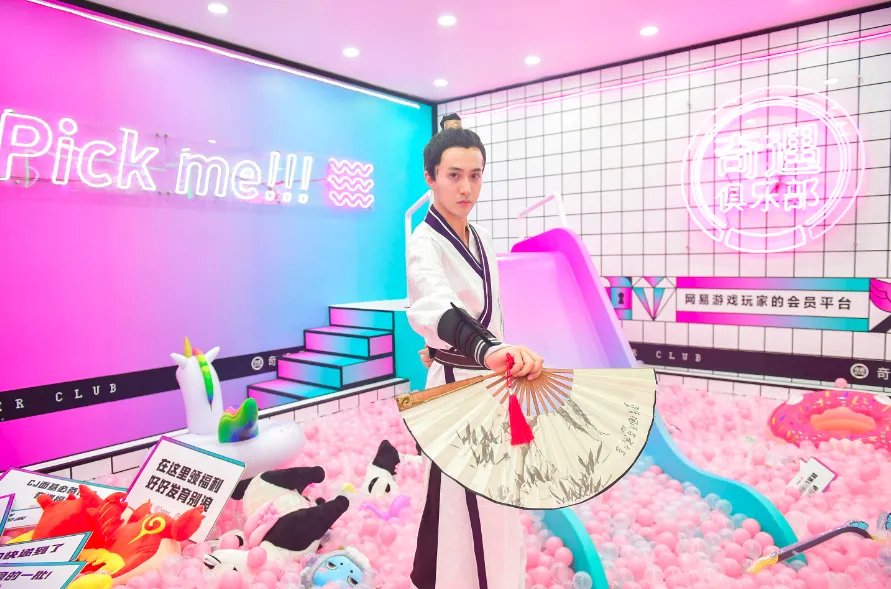 真情实感送福利!奇遇俱乐部CJ大型福利泳池受热捧