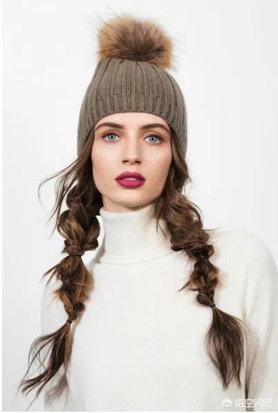 戴帽子的发型扎法？