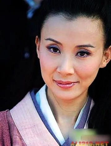 绝色美女整容过度 明星也难逃老残雷人宿命