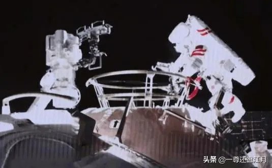 航天员出舱七个小时怎么喝水?