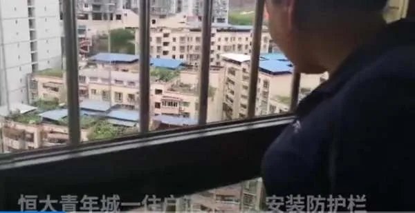 四川一小区绿化带发现男尸，物业为何没有及时发现死者？