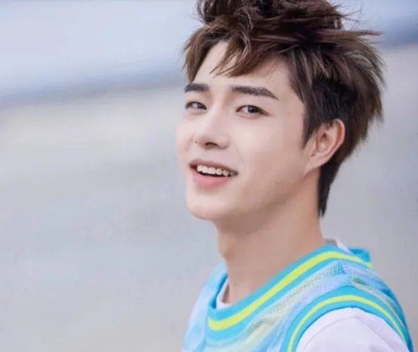 粉丝群聊天内容露骨辣眼引发争议，张欣尧个人工作室是如何回应此事的？