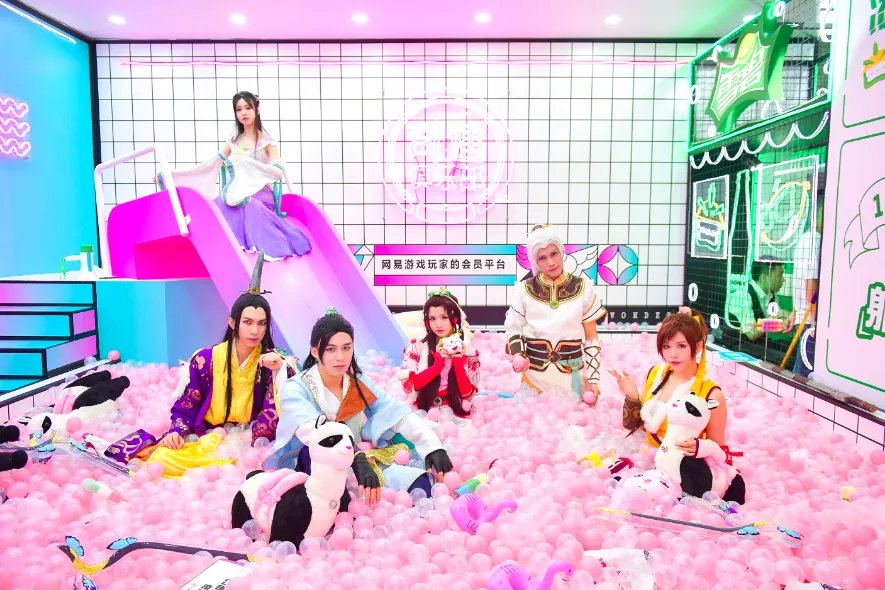 真情实感送福利!奇遇俱乐部CJ大型福利泳池受热捧