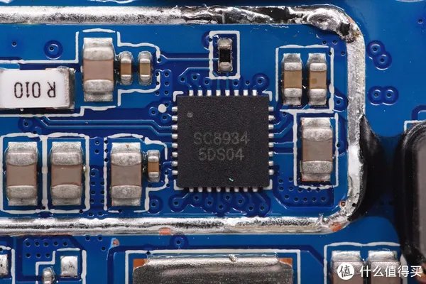 紫米移动电源拆解