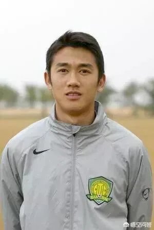 世界足坛有哪些著名的防守型前锋？