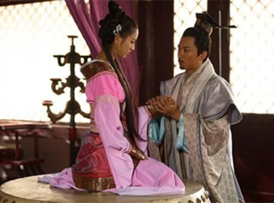 母仪天下佟丽娅吻戏曝光  带你快速了解国产好剧