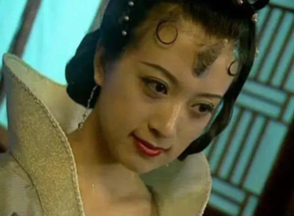 她是“最美孔雀女神”,因太保守被劈腿,她是谁?