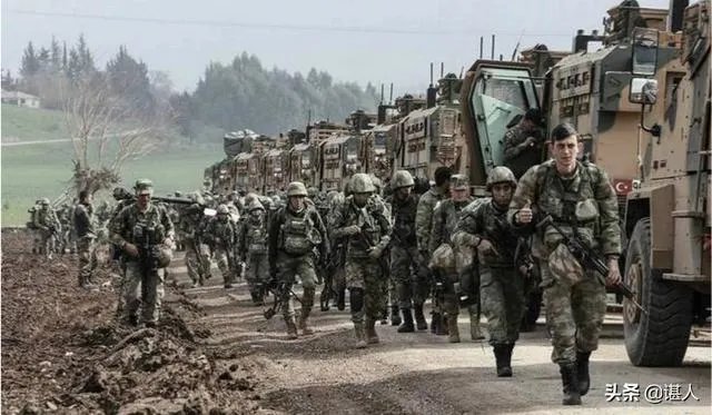 俄罗斯战略轰炸机图22逼近土耳其空域，要干什么？