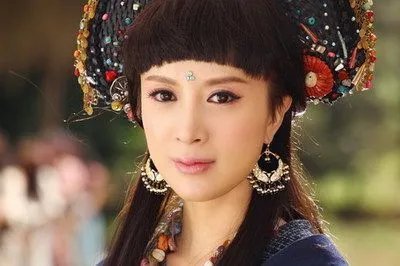 她是“最美孔雀女神”,因太保守被劈腿,她是谁?