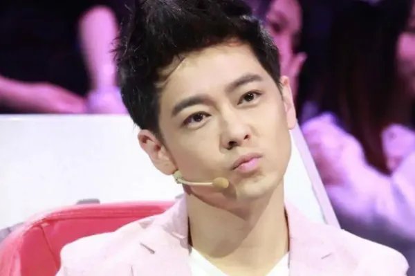 台媒采访多个目击者还原林志颖车祸经过！救援时发生了什么？