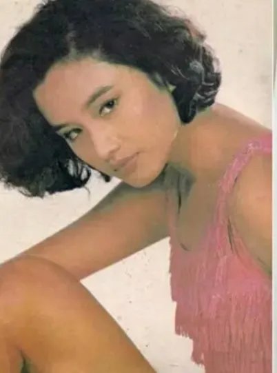 瞿颖挂历是什么意思：瞿颖1980年挂历图片