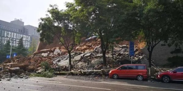 西安明秦王府一处城墙坍塌，坍塌原因是什么？