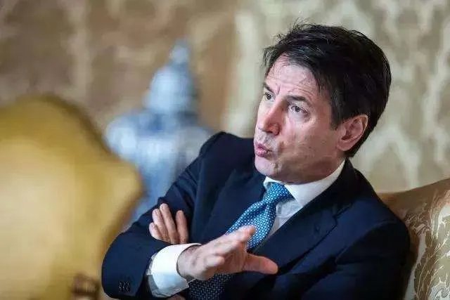 意大利总统接受总理孔特的辞职申请，孔特为何要辞职？